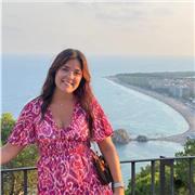 Profesora con titulación de educación infantil y educación primaria, que imparte clases particulares hasta 4º de la ESO.